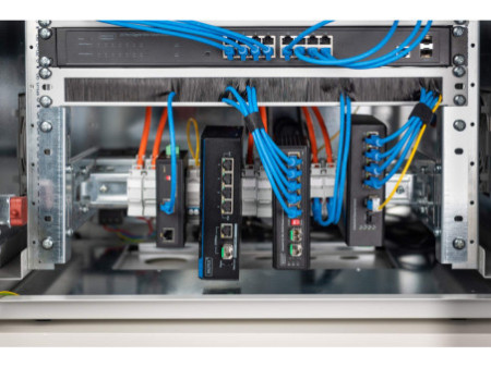 DIGITUS Support de rail DIN 19', avec rails DIN, 4U