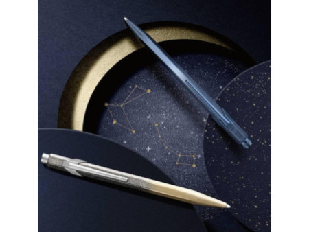CARAN D'ACHE Stylo à bille rétractable 849 COSMIC BLUE, or