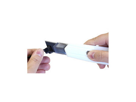NT Cutter MNCR-L1R black & white, corps en plastique