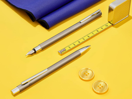 FABER-CASTELL Stylo à bille NEO Slim acier inoxydable, mat